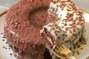 Bolo de Brigadeiro com Dupla Cobertura