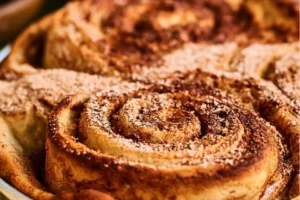 High-protein cinnamon swirl cake with delicious cinnamon and protein-rich ingredients