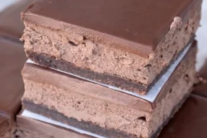 Triple Chocolate Cheesecake Bars